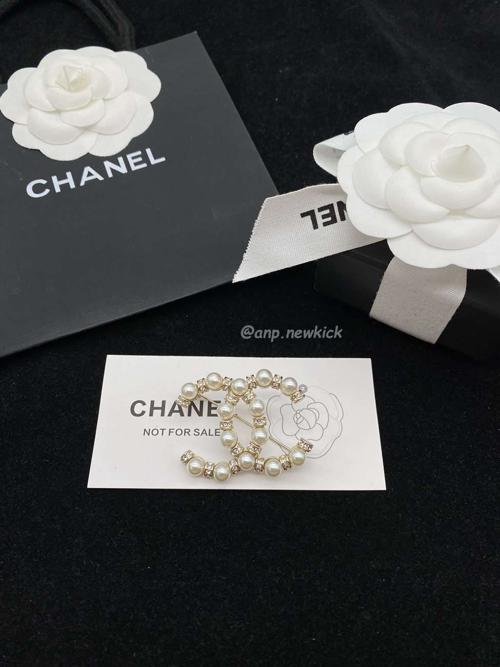 Chanel Glass Pearl Cc Gold Brooch (1) - www.newkick.vip